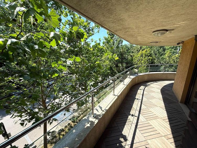 Apartament cu 5 camere în Herăstrău