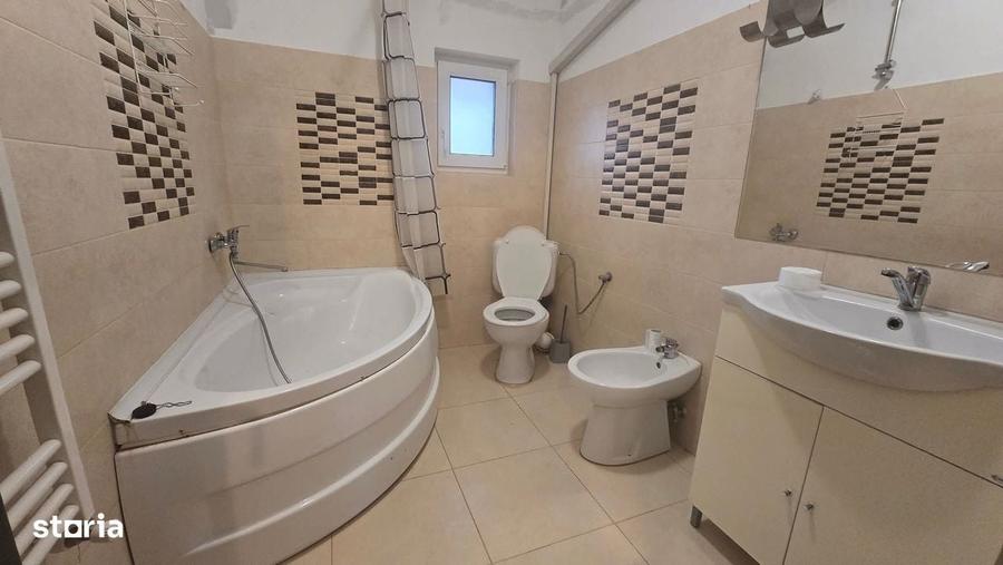 Casă cu 3 camere în Breazu