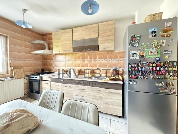 Apartament cu 4 camere decomandat, mobilat în Zorilor
