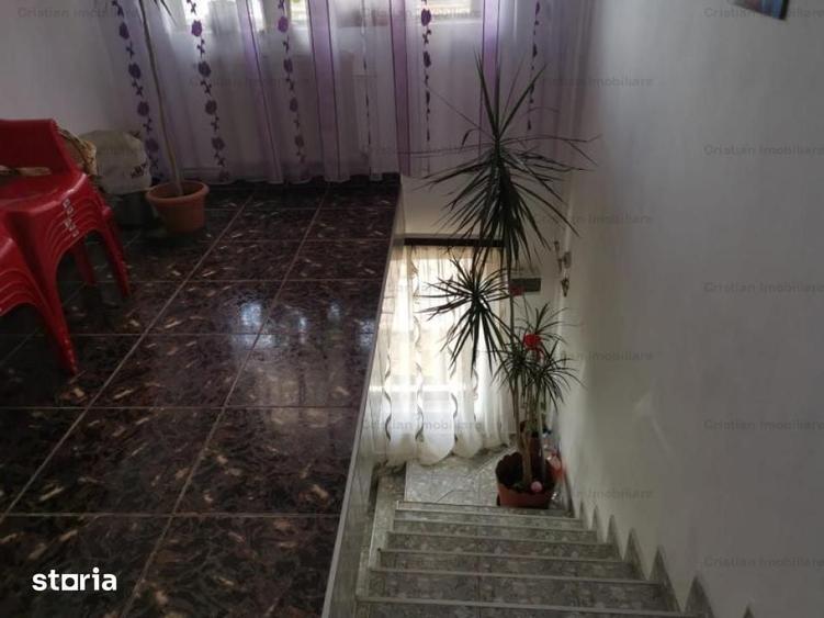 Casă cu 5 camere cu Teren 156 Mp în Lacu Dulce
