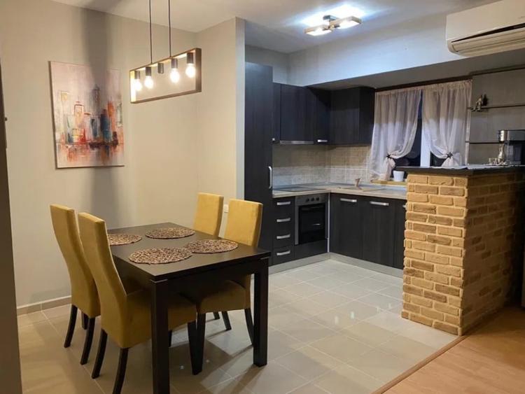 Penthouse cu 3 camere semidecomandat în Tătărași