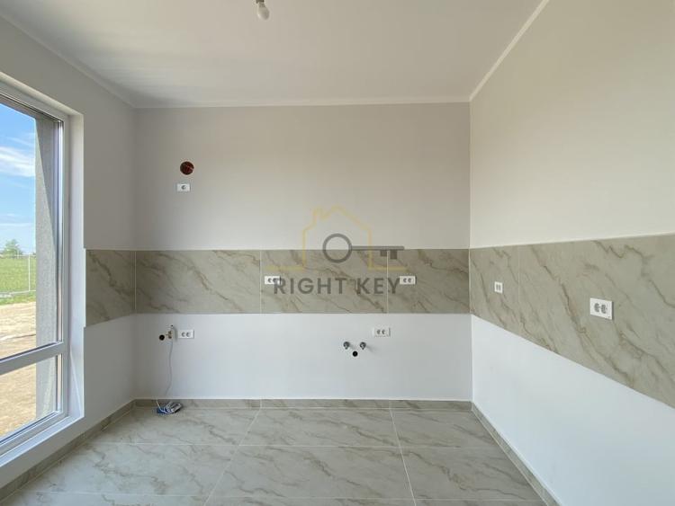 Casă individuală cu 4 camere cu Canalizare în Domnești