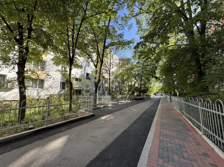 Apartament cu 3 camere semidecomandat, mobilat în Sălăjan