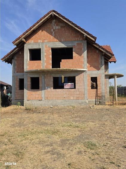 Casa parter si etaj la rosu ,Recas - 5