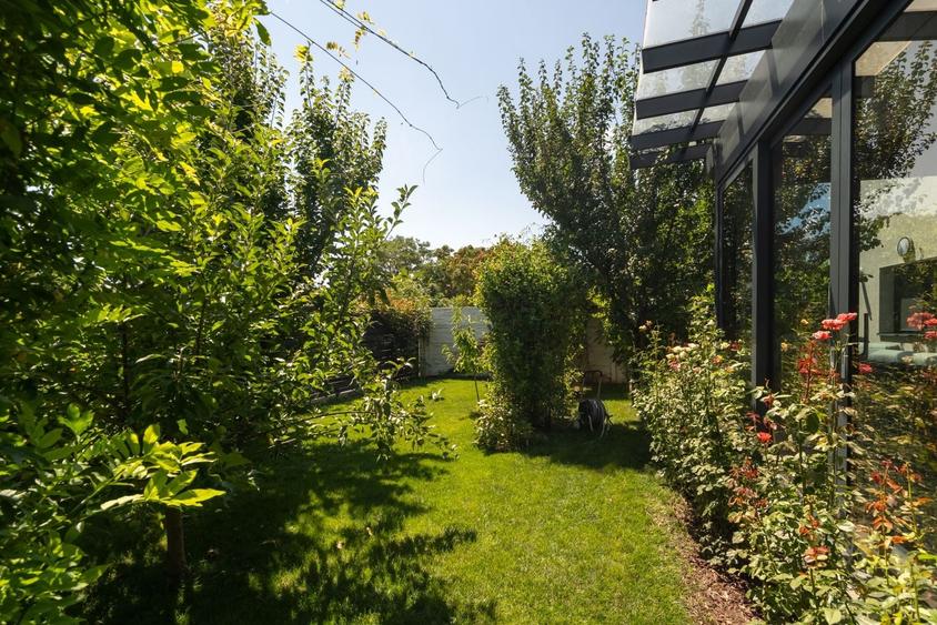 Casă individuală, elegantă, discretă, lumină naturală și confort autentic - 50