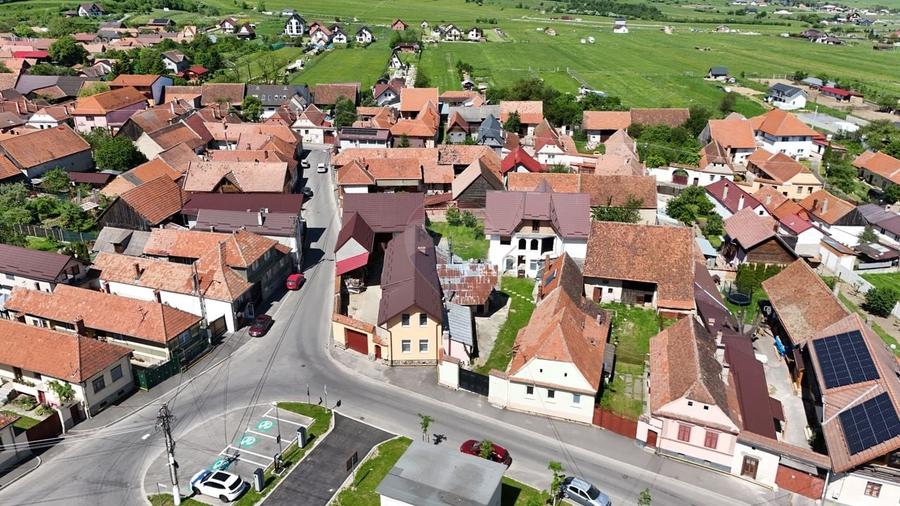 Casă individuală cu 7 camere cu Teren 1151 Mp în Central