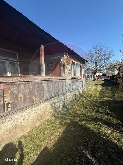 Casă cu 3 camere cu Teren 1798 Mp în Central