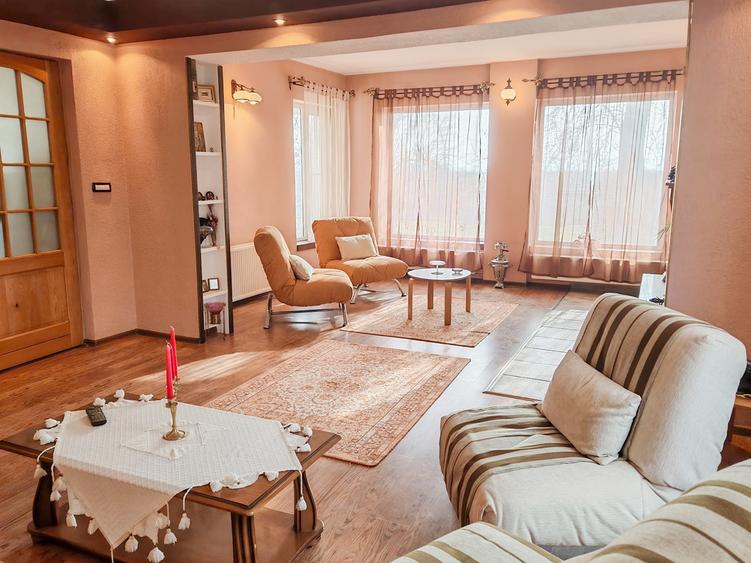 Casă individuală cu 6 camere cu Canalizare în Feldioara