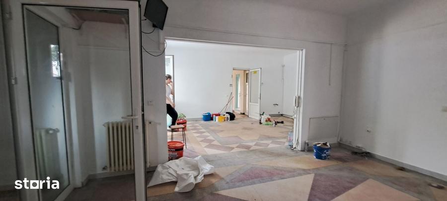Casă cu 6 camere cu Teren 800 Mp în Rahova