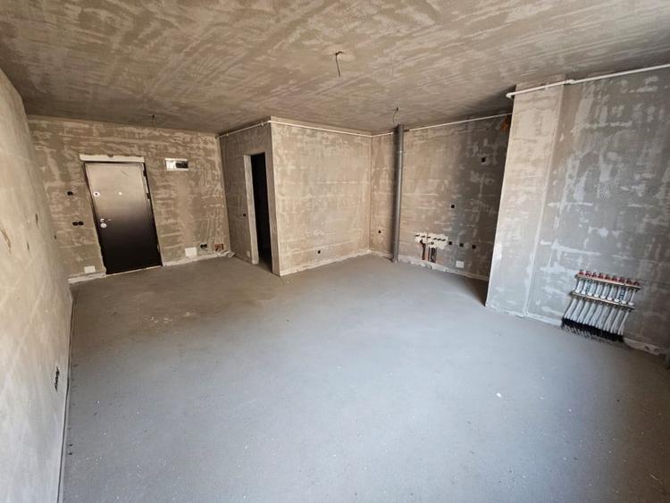 Apartament cu 3 camere semidecomandat în Florești — fotografia 1