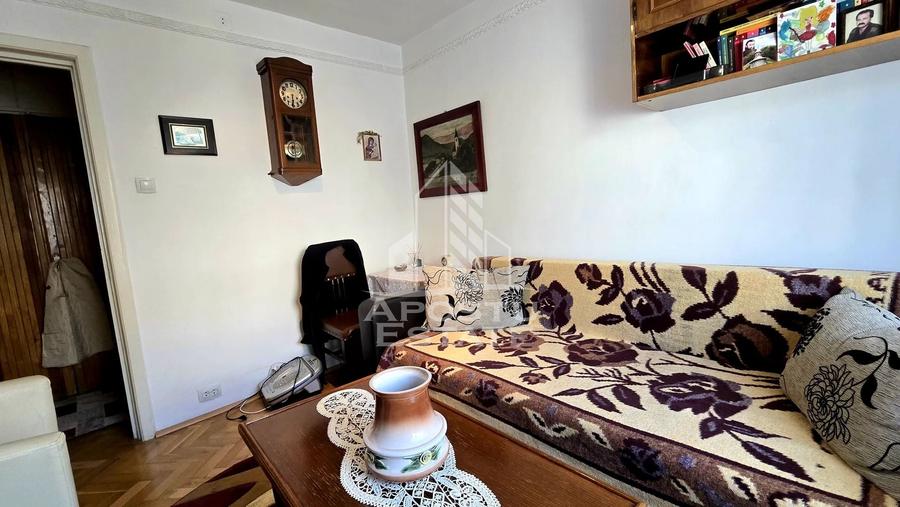 Apartament cu 3 camere decomandat, mobilat în Bucovina