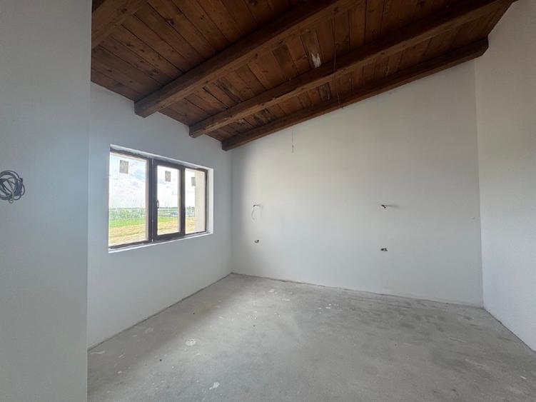 Casă individuală cu 5 camere cu Teren 652 Mp în Nojorid