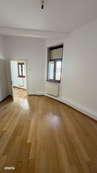Apartament cu 6 camere semidecomandat în Cișmigiu