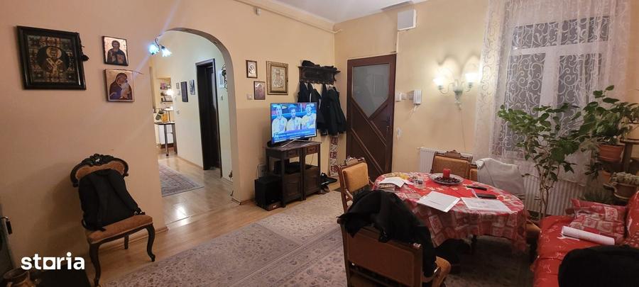 Casă cu 4 camere nedecomandat cu Teren 307 Mp în Schei