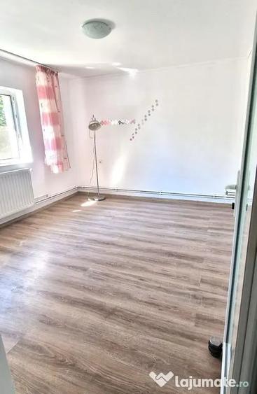 Casă cu 3 camere cu Teren 2100 Mp în Tuzla