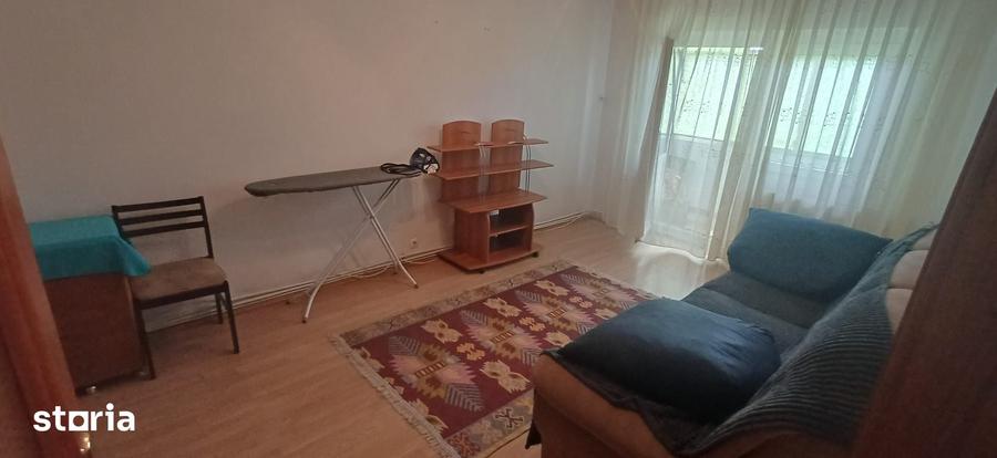 Apartament cu 3 camere decomandat în Traian