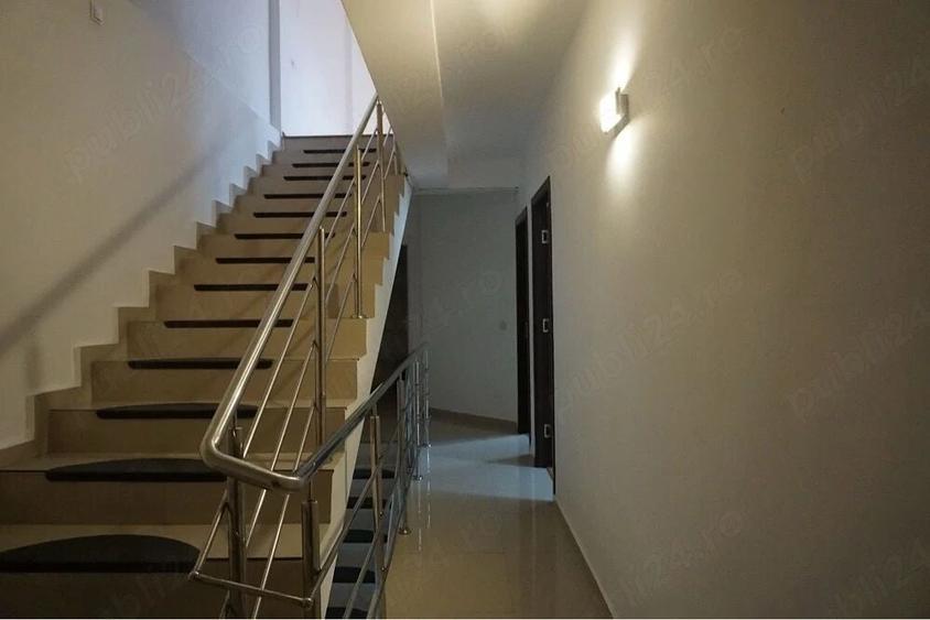 Casă individuală cu 21 camere cu Canalizare în Calea Victoriei