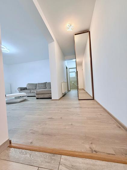 Apartament cu 2 camere decomandat în Tractorul