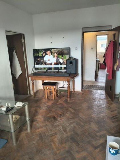 Apartament cu 3 camere semidecomandat în Central
