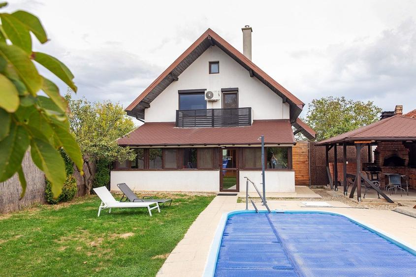 Casă individuală cu 11 camere cu Piscina în Apateu