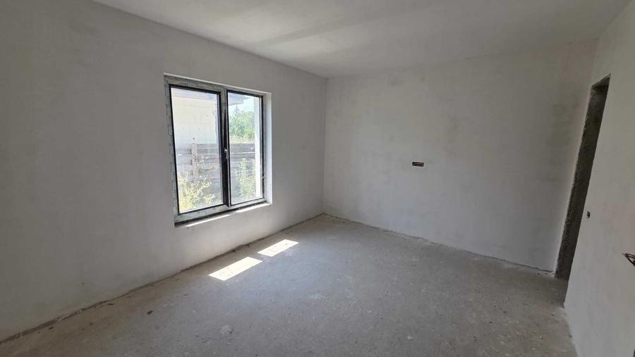 Casă cu 4 camere în Crevedia