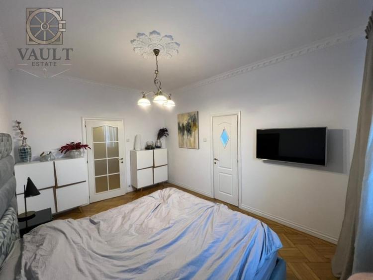 Apartament cu 4 camere decomandat, mobilat în Calea Victoriei