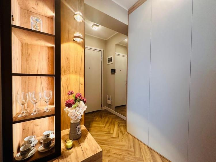 Apartament cu 3 camere semidecomandat, mobilat în Străulești