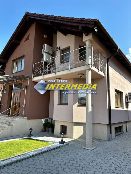 Casă individuală cu 6 camere cu Canalizare în Cetate
