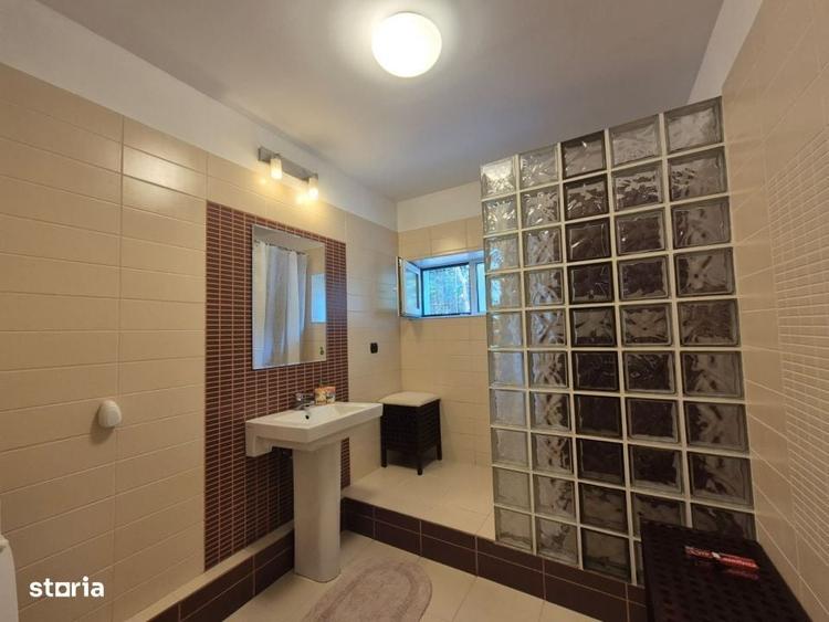 Casă cu 4 camere în Dâmbul Rotund