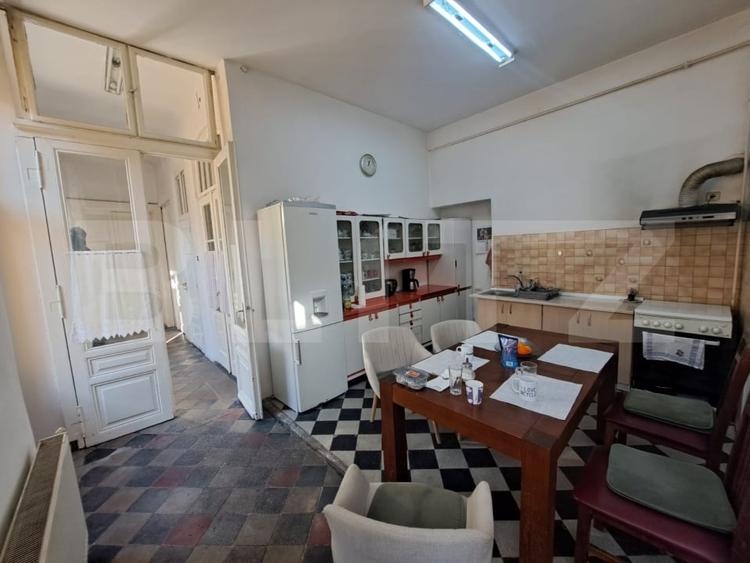 Apartament cu 6 camere semidecomandat, mobilat în Centrul Istoric
