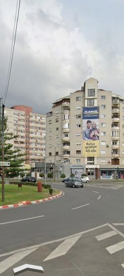Apartament cu 3 camere decomandat în Intim