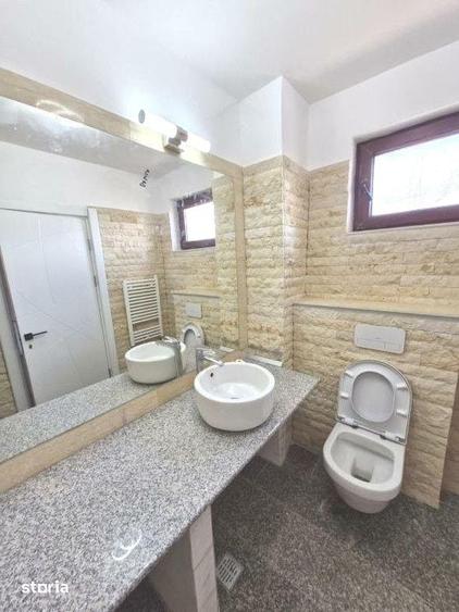 Casă cu 5 camere cu Teren 220 Mp în Central