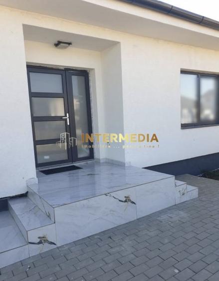 Casă individuală cu 3 camere cu Canalizare în Micești