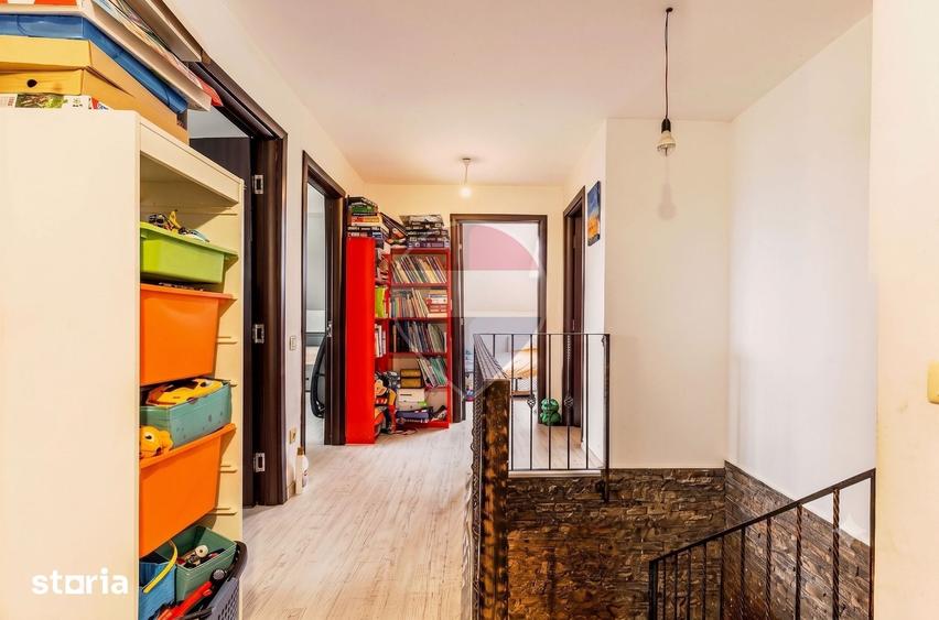 Apartament cu 5 camere decomandat în Breazu