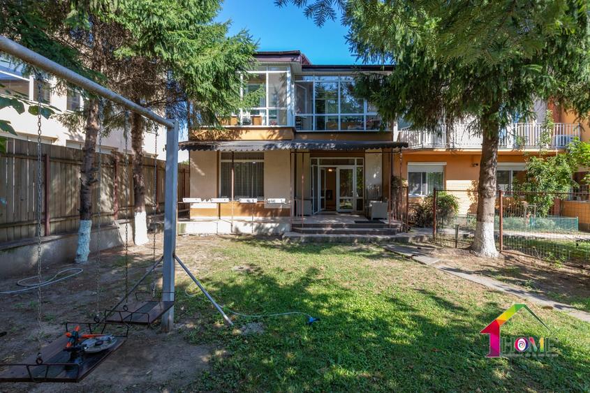 Casă individuală cu 9 camere cu Canalizare în Ultracentral
