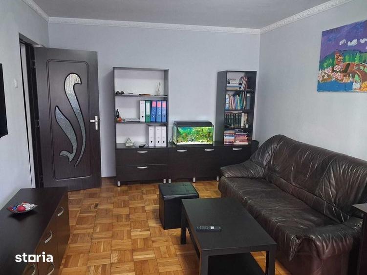 Apartament cu 3 camere decomandat în Moșilor