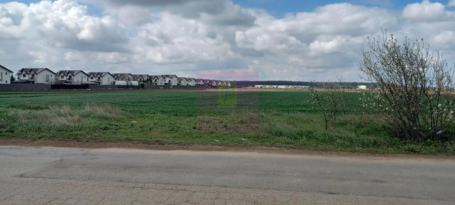 Teren de 1000 mp, în Săbăreni
