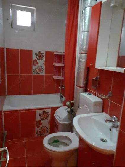 Apartament cu 3 camere semidecomandat în Exterior Vest