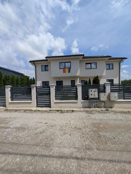 Casă cu 4 camere cu Teren 250 Mp în Unirea