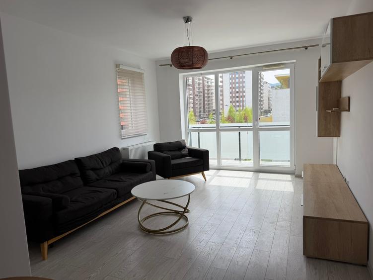 Apartament cu 2 camere semidecomandat, mobilat în Tractorul — fotografia 3
