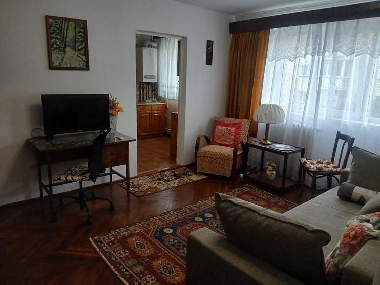 Apartament cu 2 camere semidecomandat în Cetate