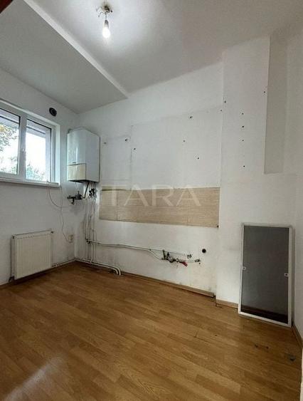 Apartament cu 3 camere semidecomandat în Andrei Mureșanu