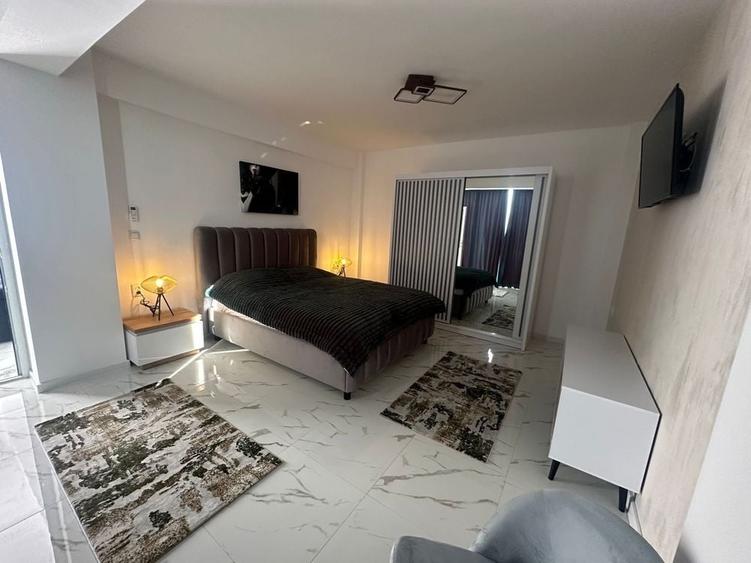 Apartament cu 4 camere decomandat în Central