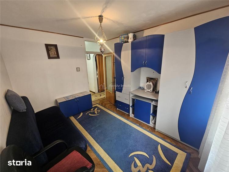 Apartament cu 4 camere decomandat în Central