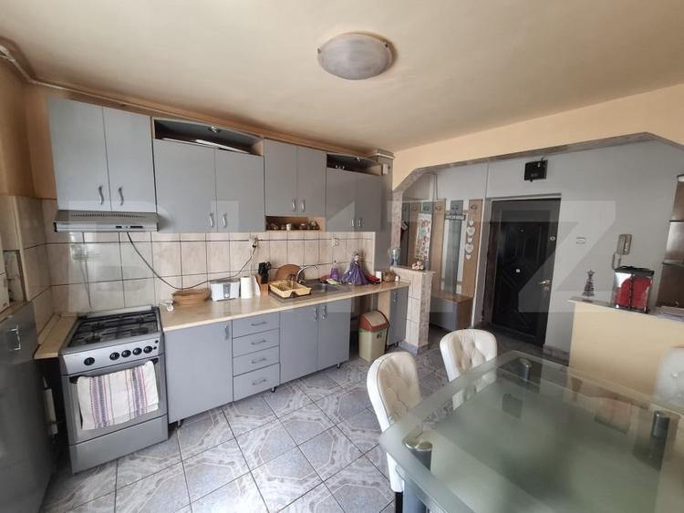 Apartament de vanzare ,2 camere,59.85mp,zona micro 16. - 1