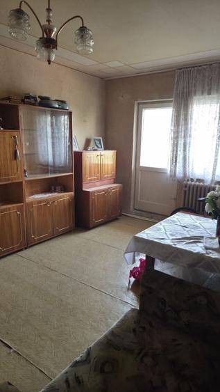Apartament cu 3 camere decomandat în Exterior Vest