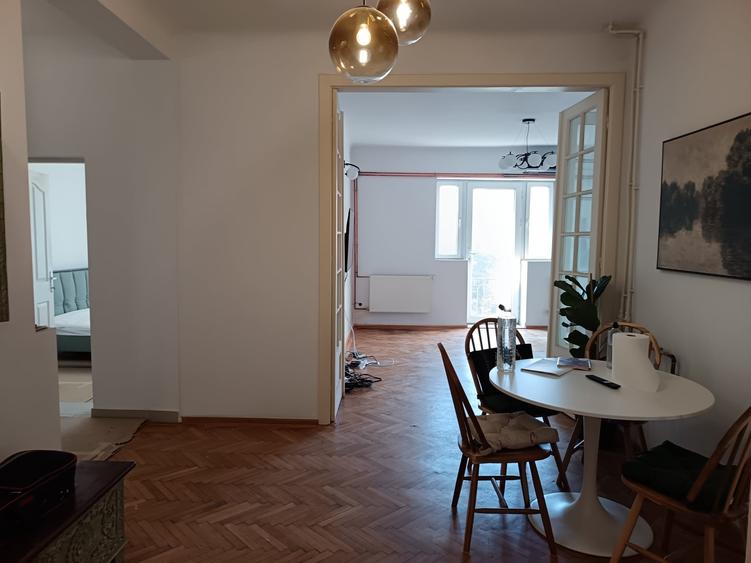 Apartament cu 3 camere decomandat, mobilat în Cișmigiu