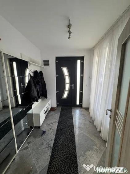 Casă cu 7 camere cu Teren 670 Mp în Săsar