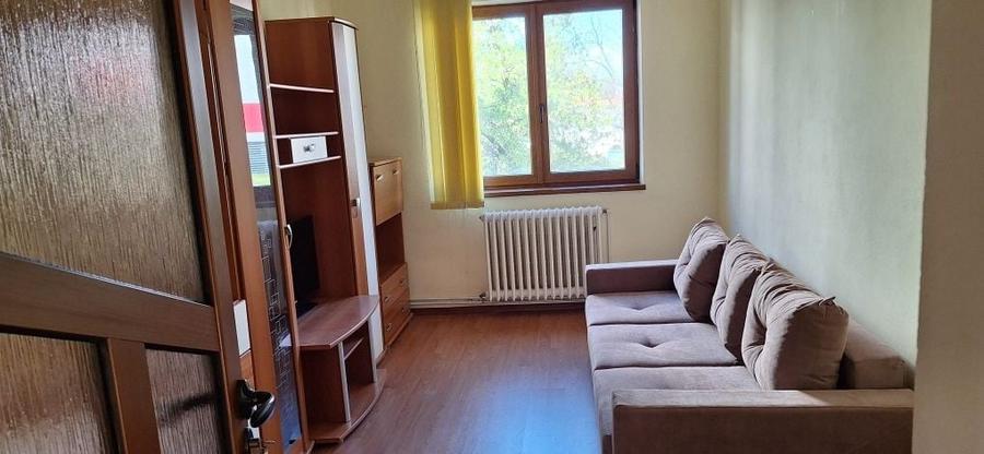 Apartament cu 3 camere decomandat în Petru Rareș