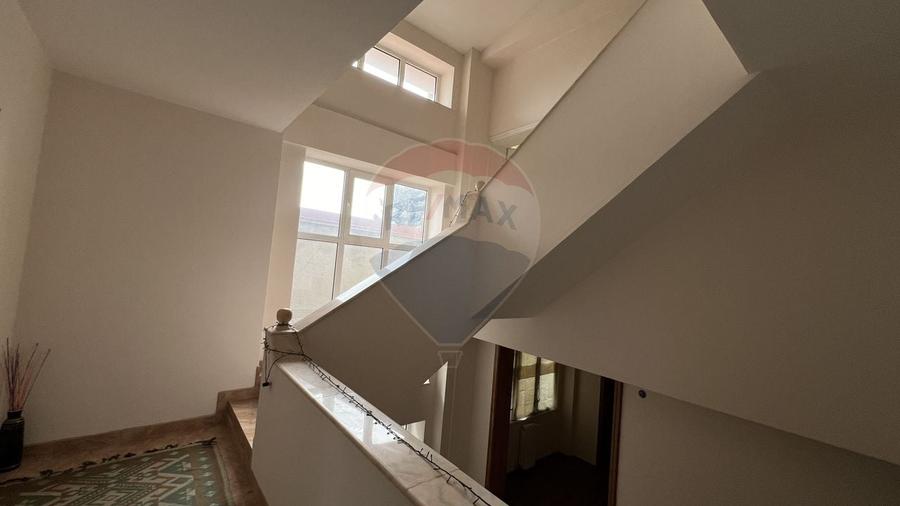 Casă cu 6 camere cu Teren 294 Mp în Gării